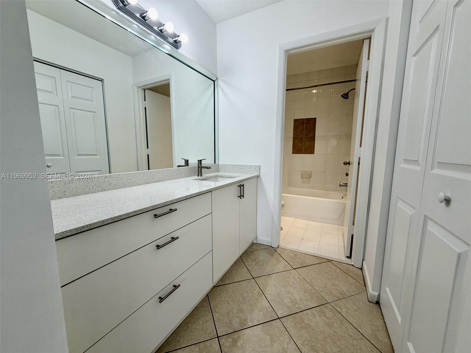 ESPRIT CONDO II - Residential Lease