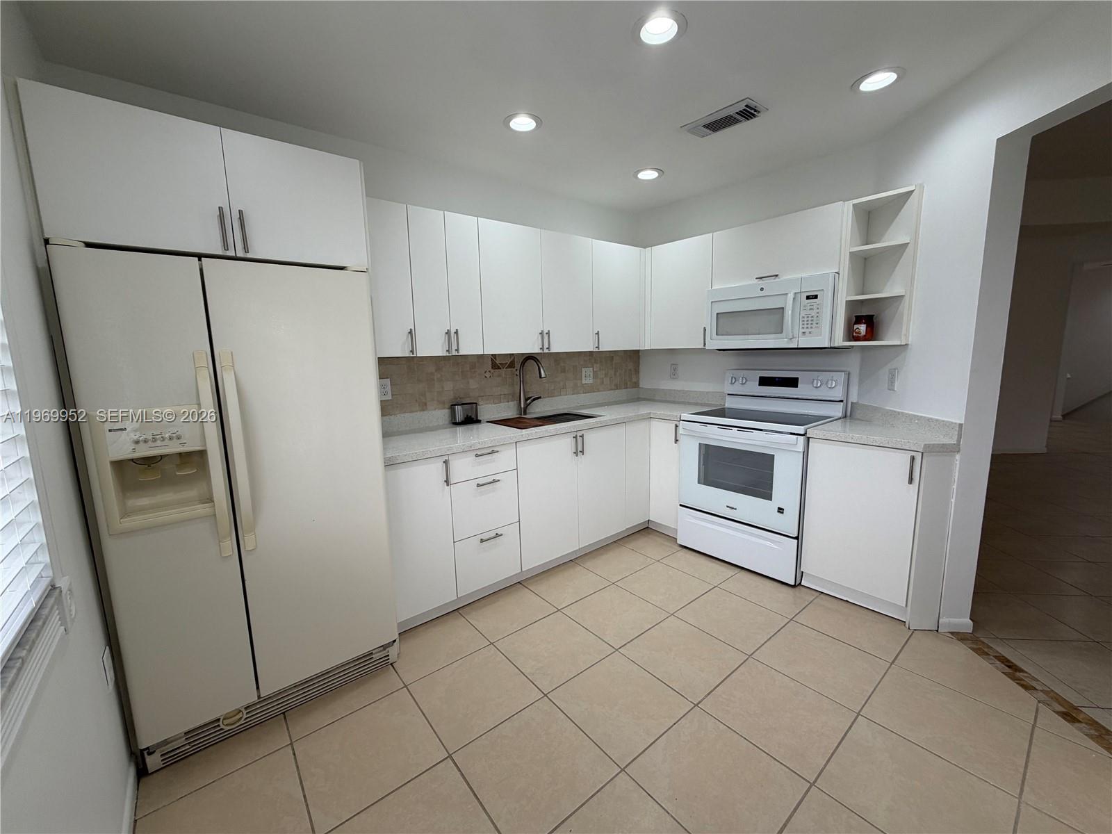 ESPRIT CONDO II - Residential Lease