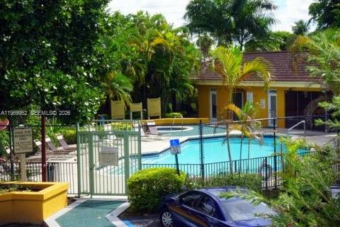 ESPRIT CONDO II - Residential Lease