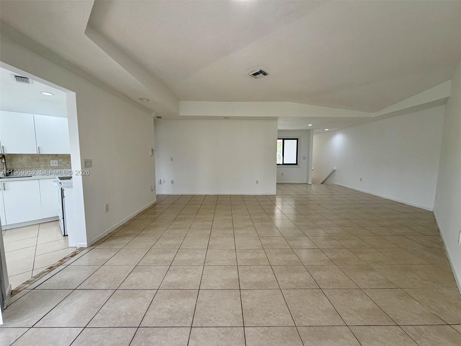 ESPRIT CONDO II - Residential Lease