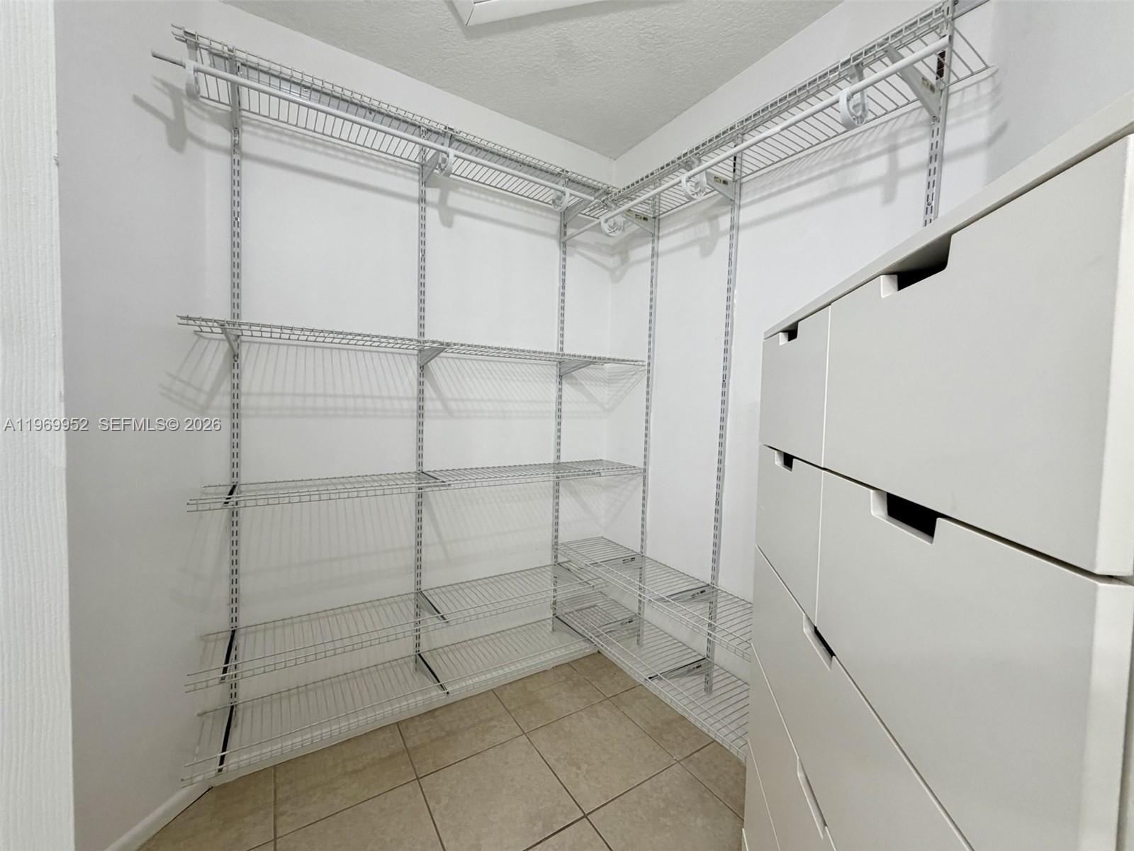 ESPRIT CONDO II - Residential Lease