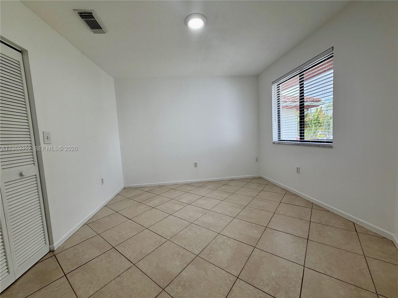 ESPRIT CONDO II - Residential Lease