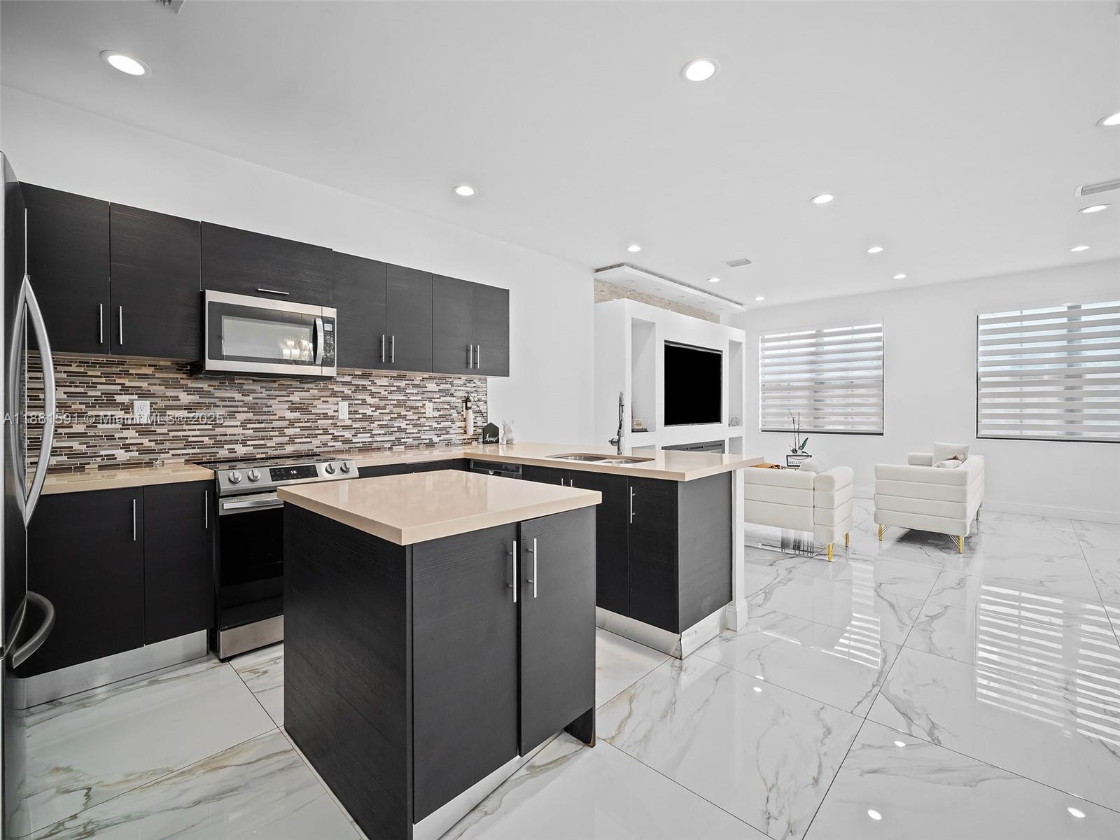 VINTAGE ESTATES - Residential