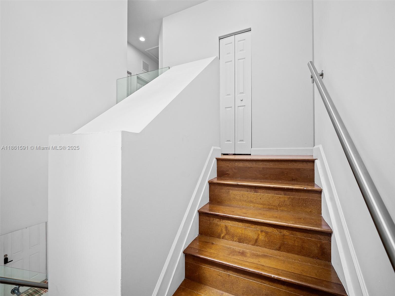 VINTAGE ESTATES - Residential