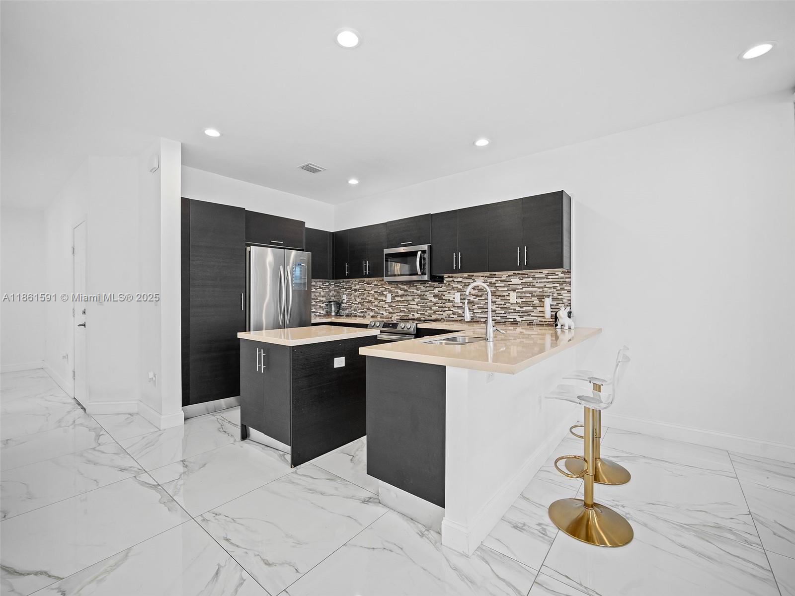 VINTAGE ESTATES - Residential