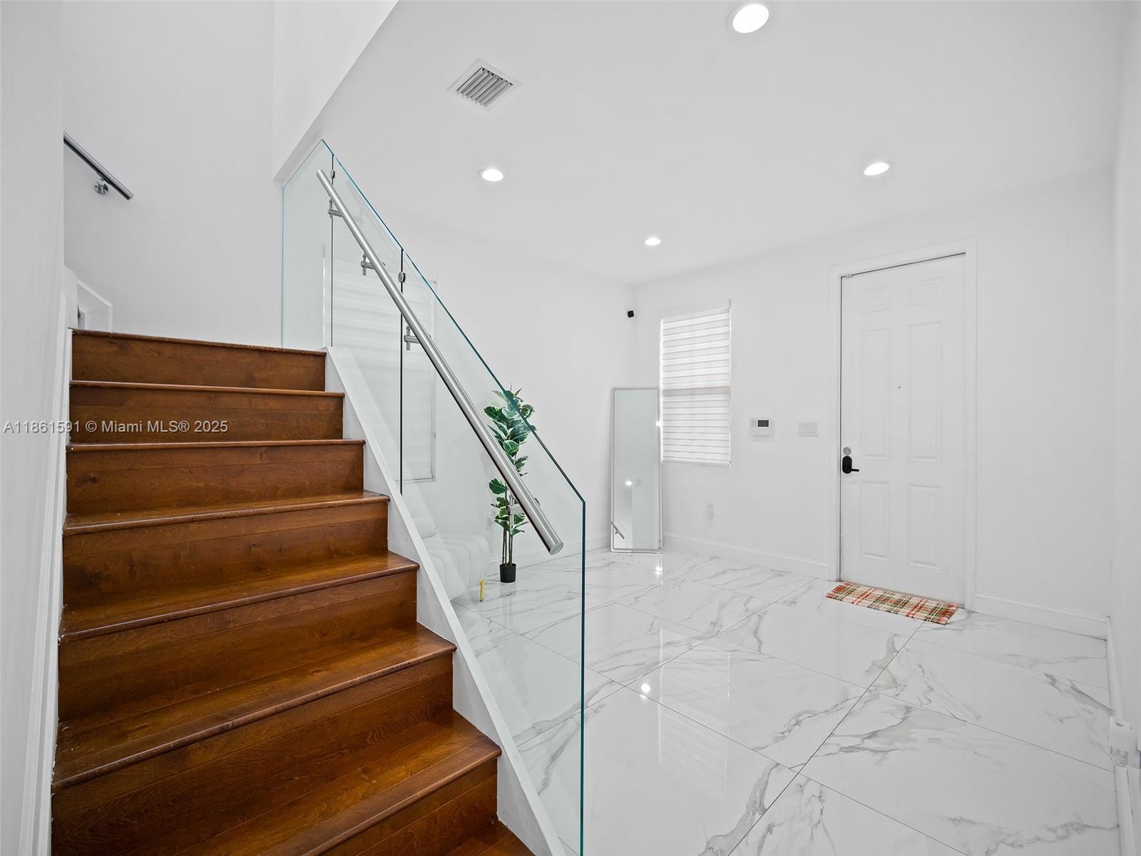 VINTAGE ESTATES - Residential