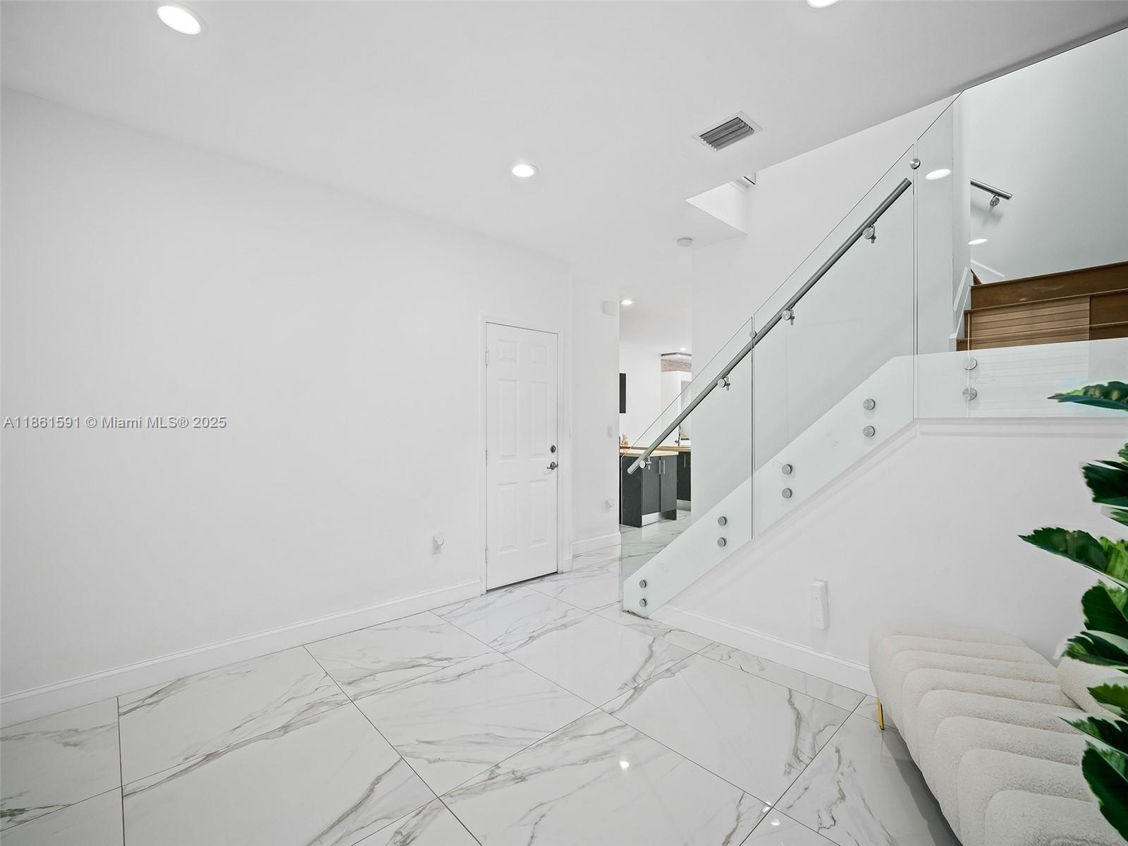 VINTAGE ESTATES - Residential