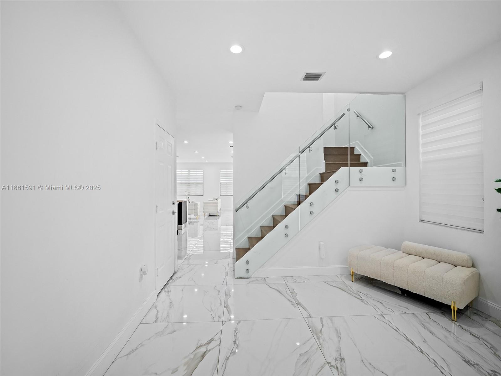 VINTAGE ESTATES - Residential