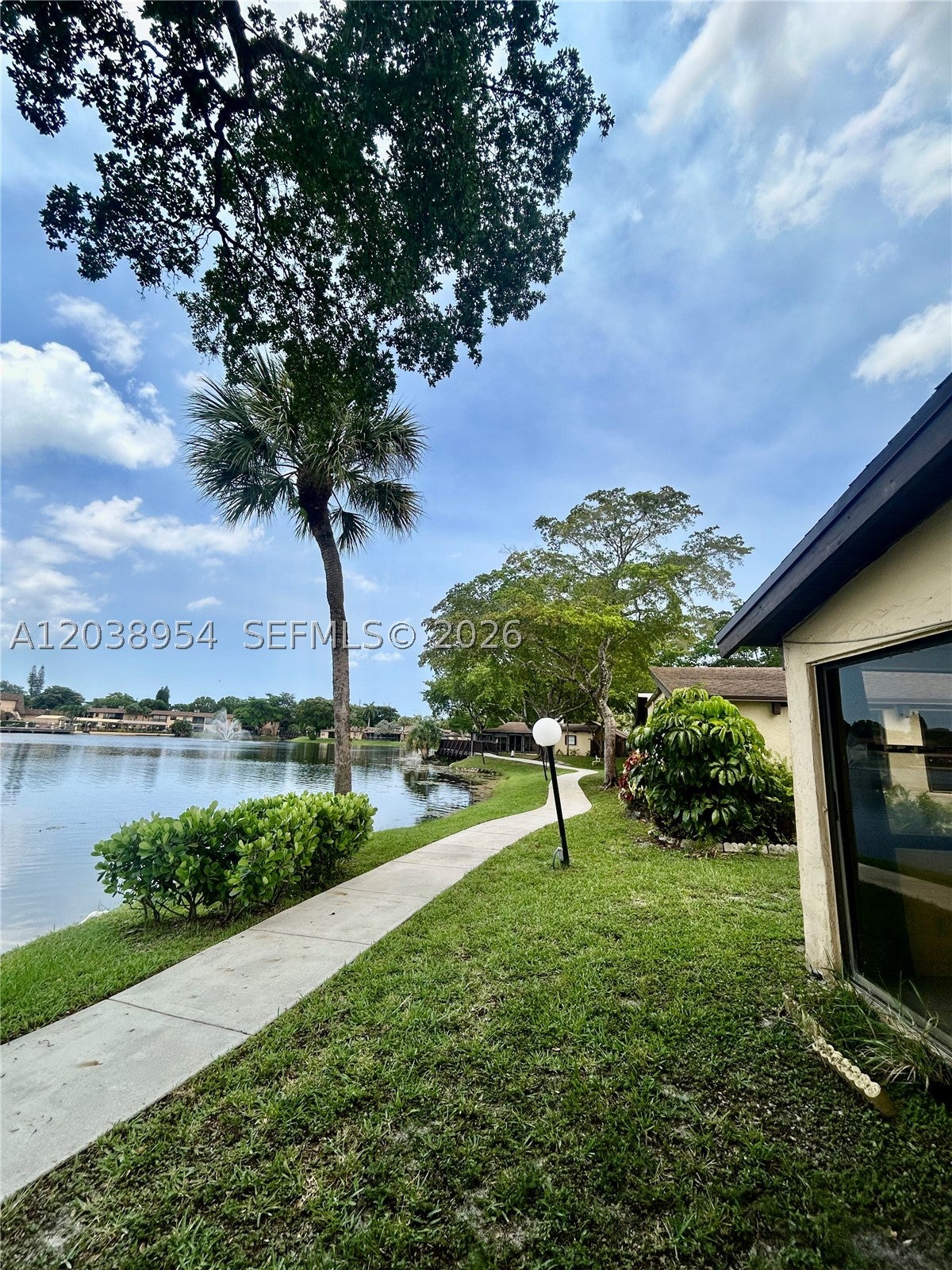 416 Briarwood Cir 2-24