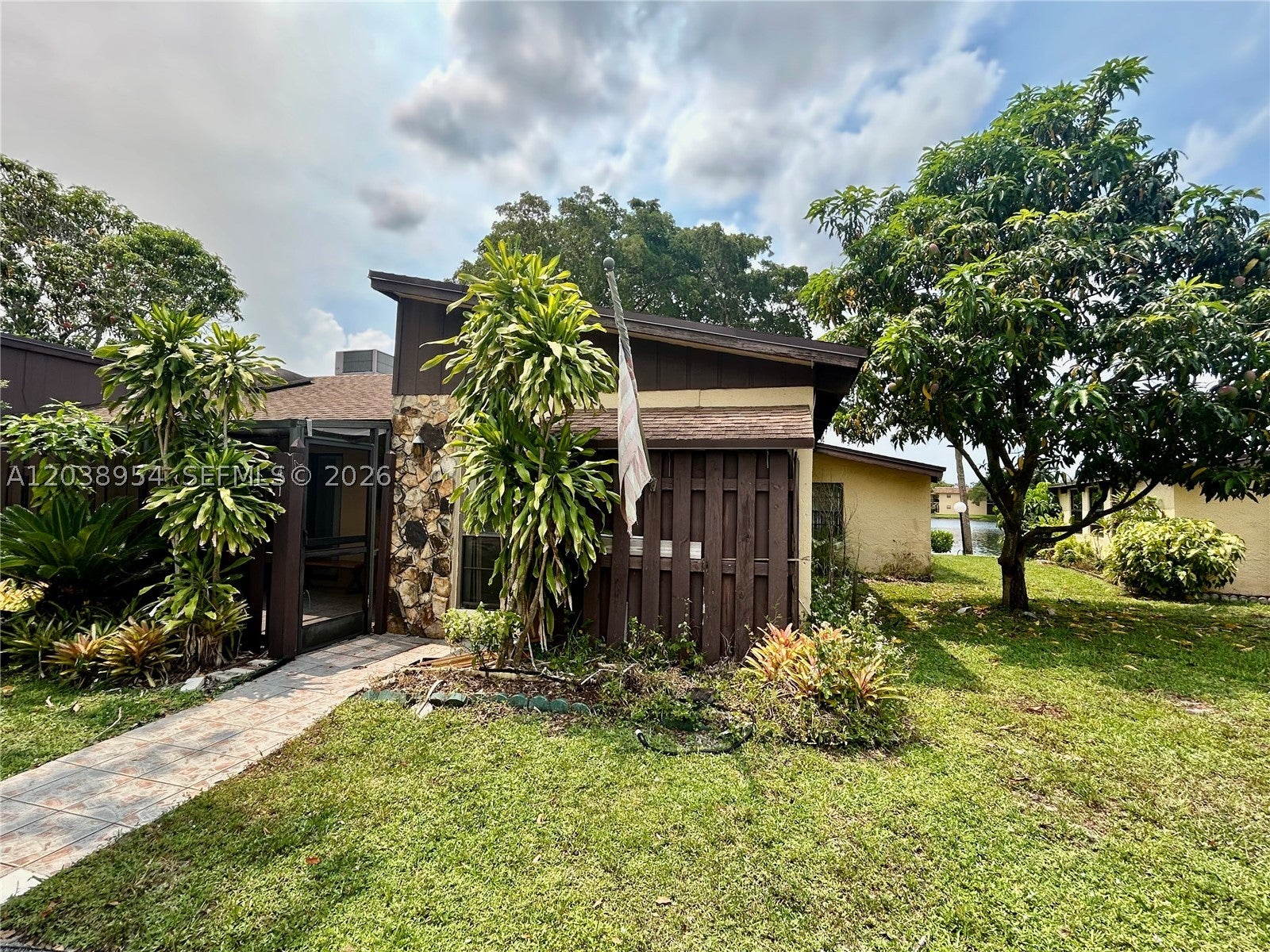 416 Briarwood Cir 224, Hollywood FL 33024