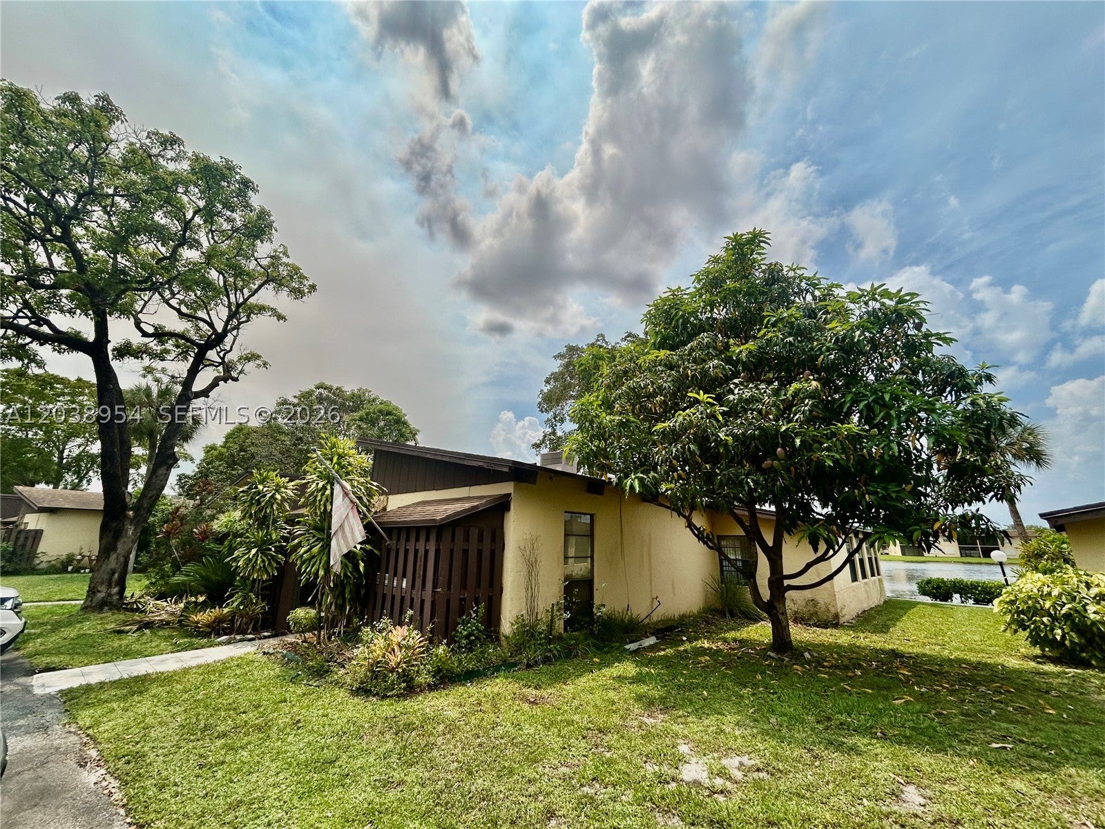 416 Briarwood Cir 2-24