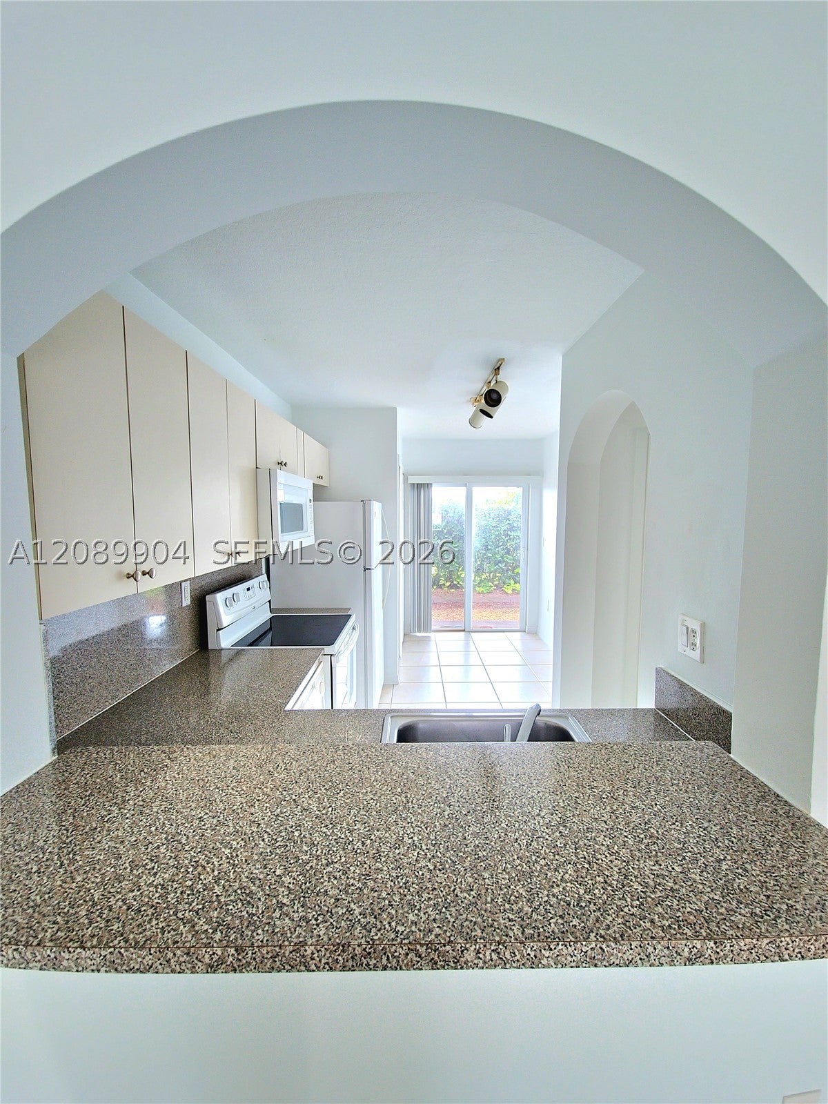 940 NE 33rd Ter 102