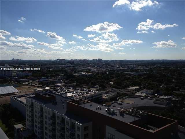 Amazing one bedroom condo at the luxurious 4 Midtown condominium. Unit features fine flooring, modern fixtures, built-in closets, and window treatments. Building features an upscale lobby with front desk, nice gym, and a resort-style pool deck and BBQ area. This is your opportunity to rent a unique space in one of Miami's most high-end neighborhoods.