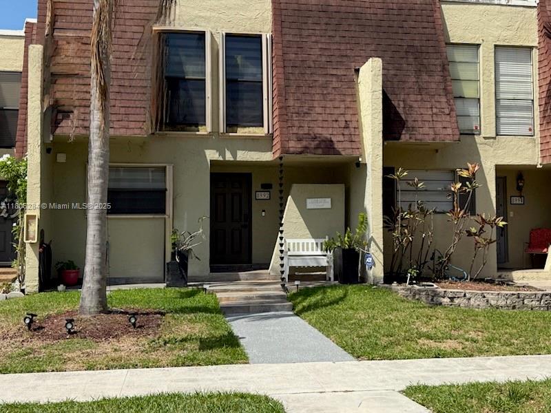 Property for Sale at 8992 Palm Tree Ln 8992, Pembroke Pines, Miami-Dade County, Florida - Bedrooms: 3 
Bathrooms: 3  - $374,000