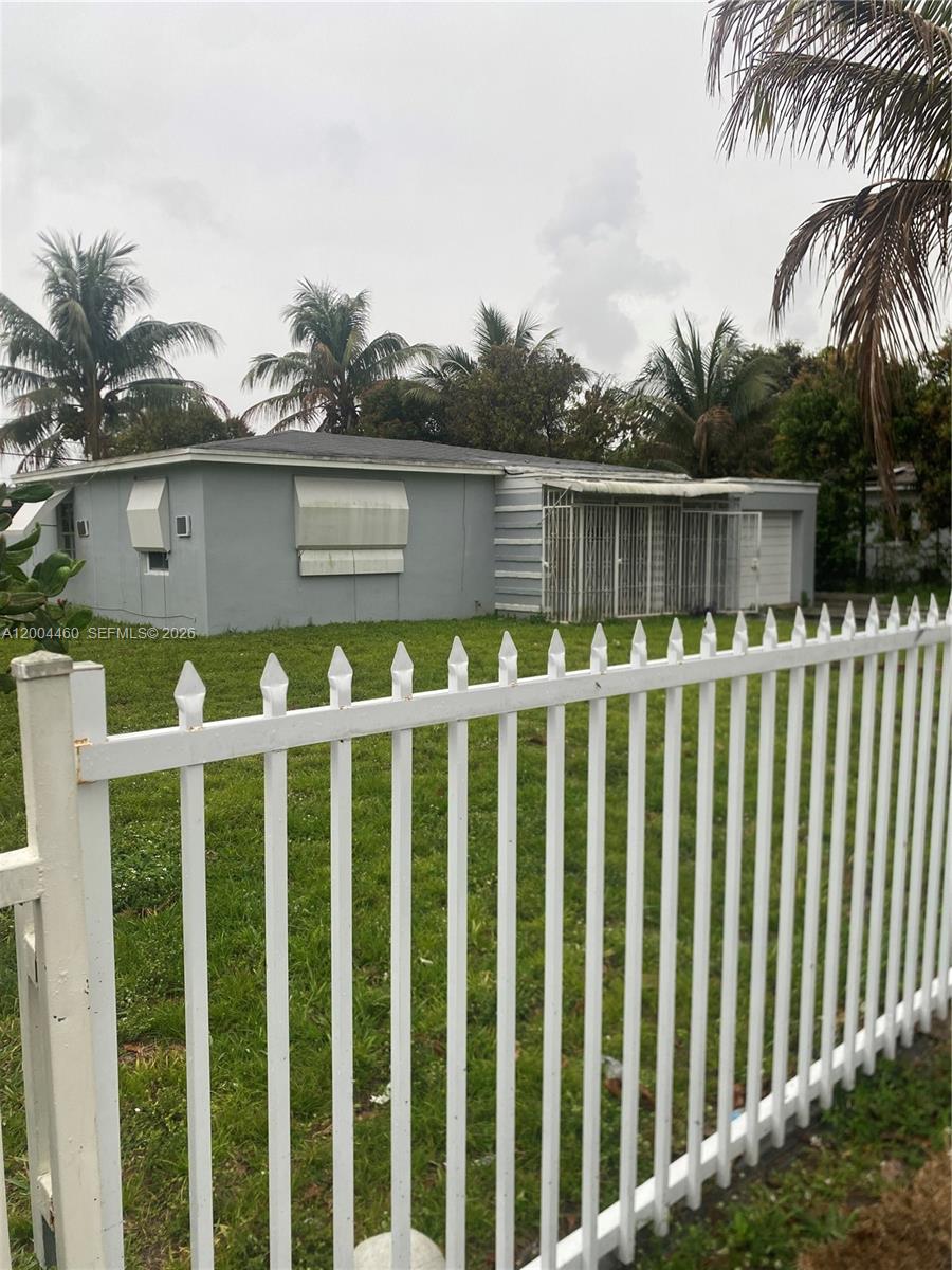 BISCAYNE GARDENS SEC F PA - Residential Lease