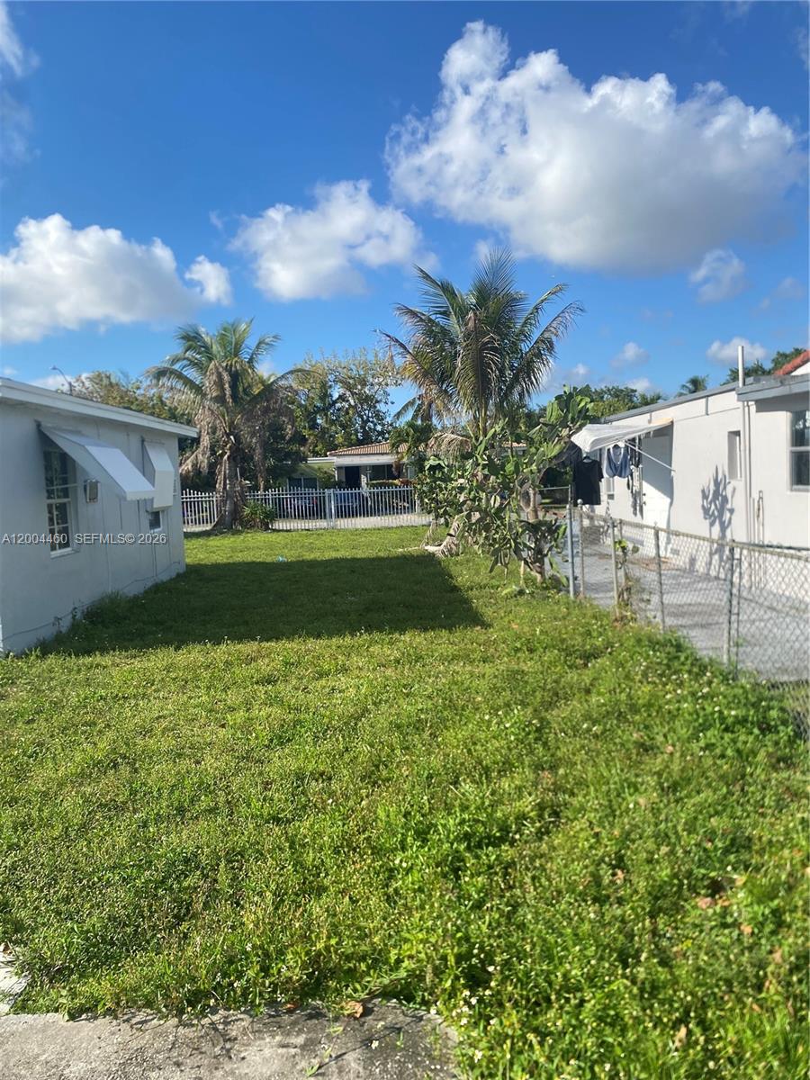 BISCAYNE GARDENS SEC F PA - Residential Lease