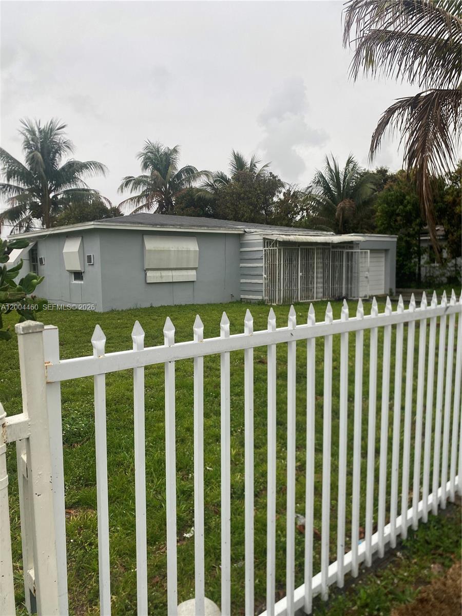 BISCAYNE GARDENS SEC F PA - Residential Lease