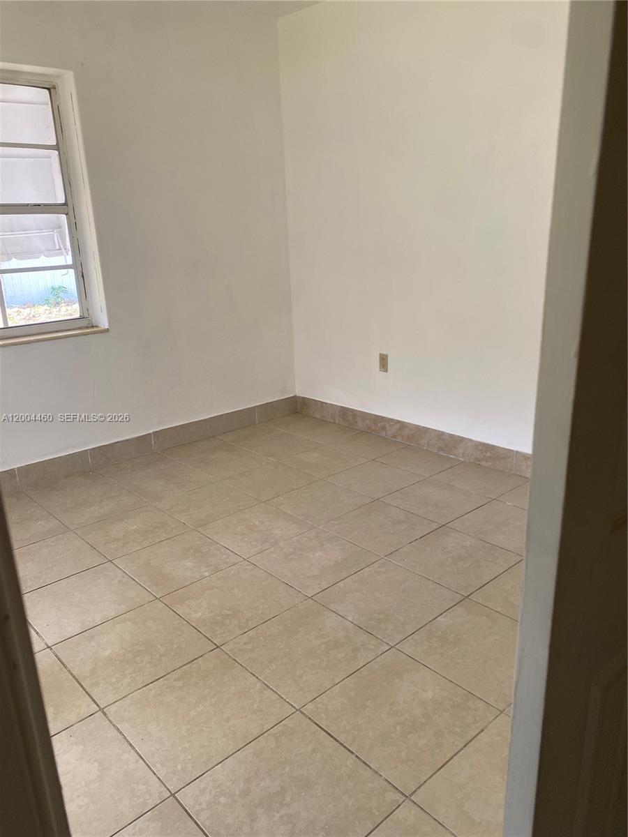 BISCAYNE GARDENS SEC F PA - Residential Lease