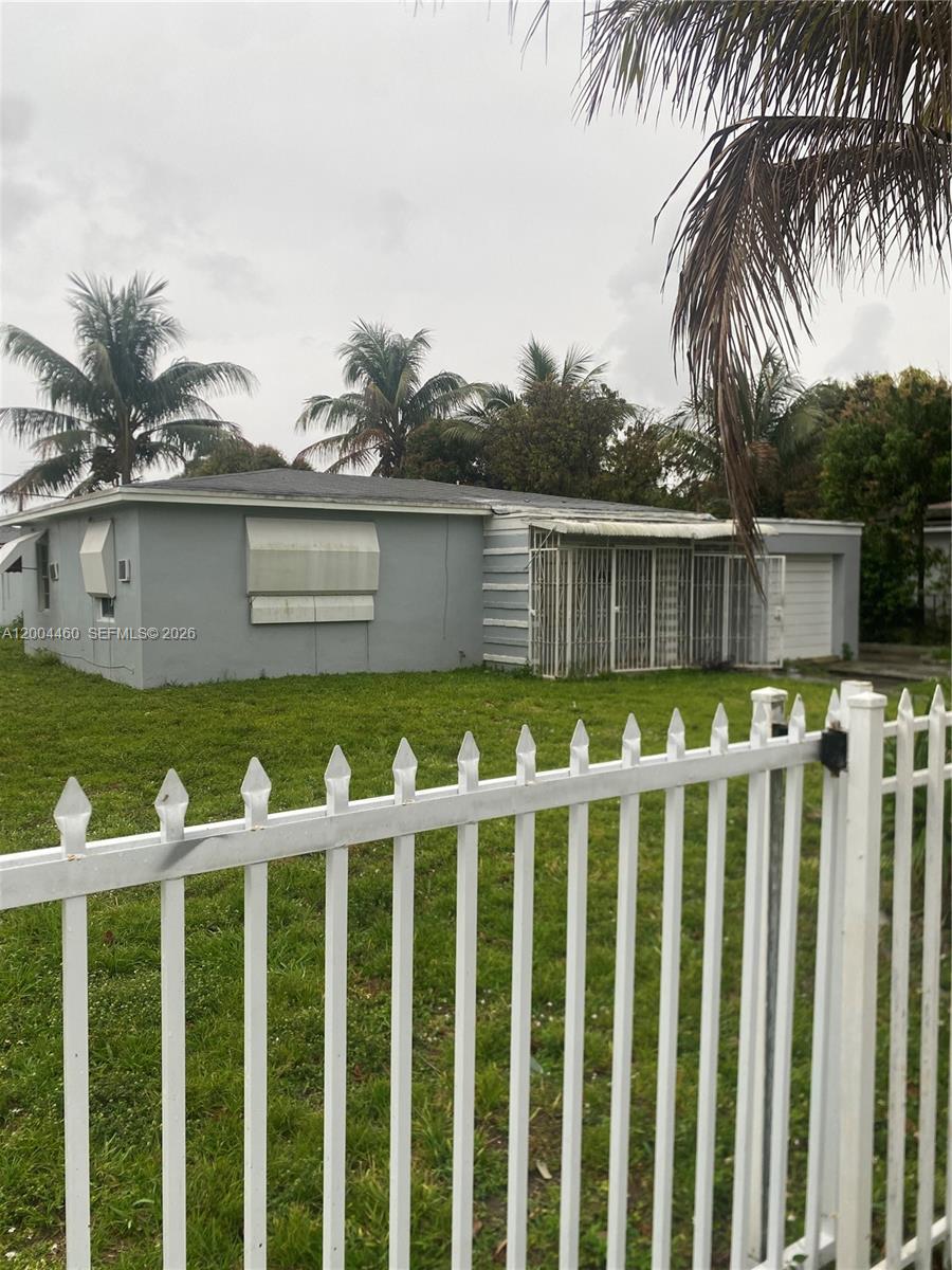 BISCAYNE GARDENS SEC F PA - Residential Lease