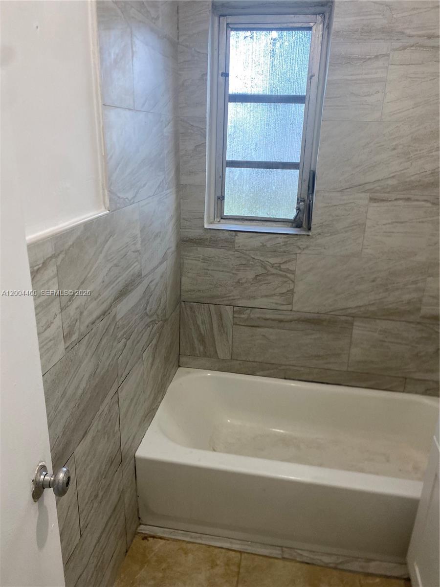 BISCAYNE GARDENS SEC F PA - Residential Lease
