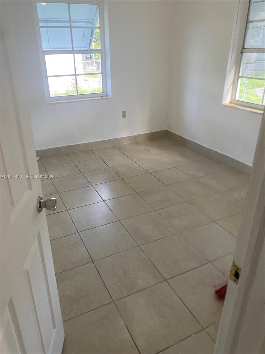 BISCAYNE GARDENS SEC F PA - Residential Lease