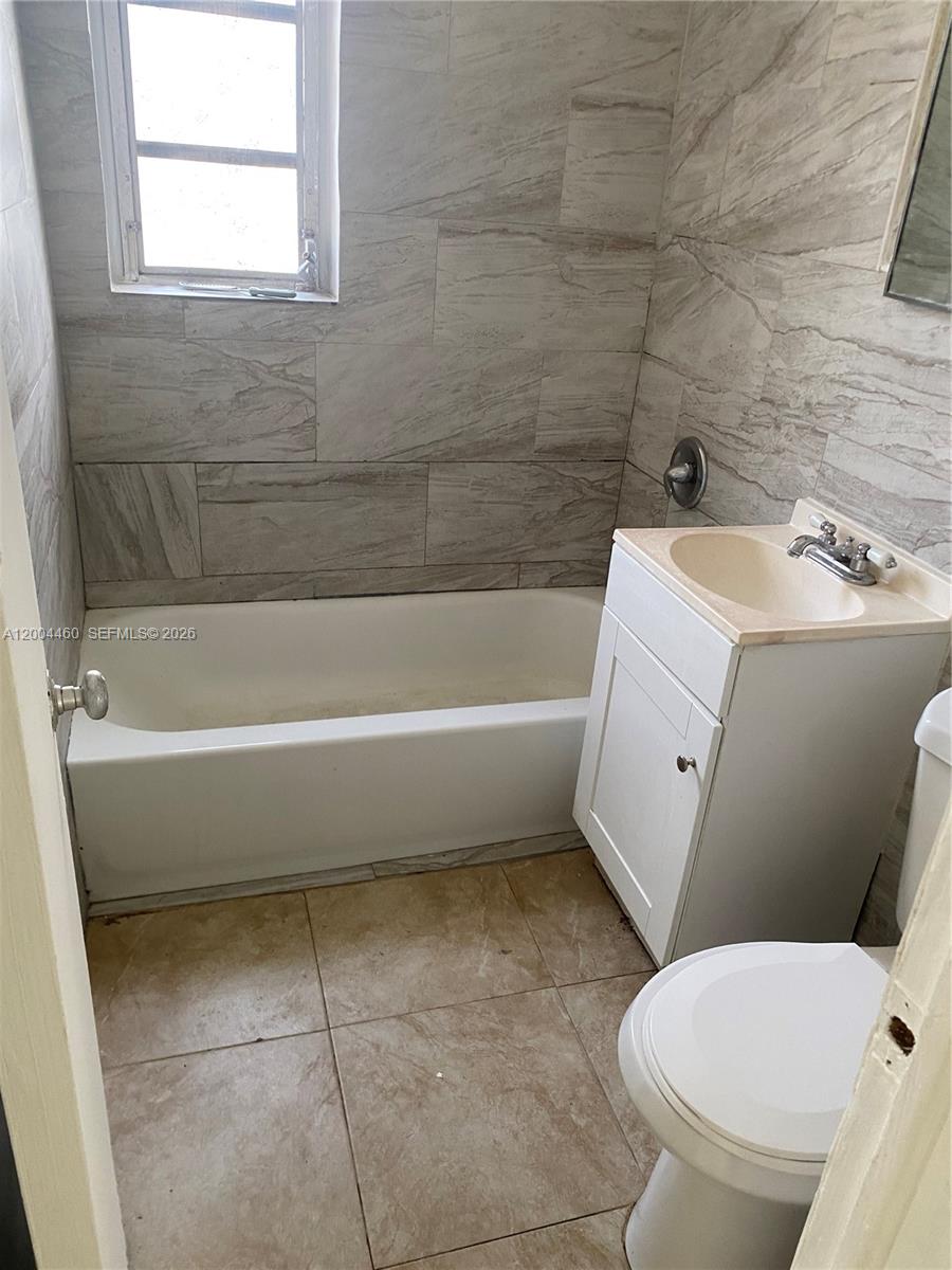 BISCAYNE GARDENS SEC F PA - Residential Lease