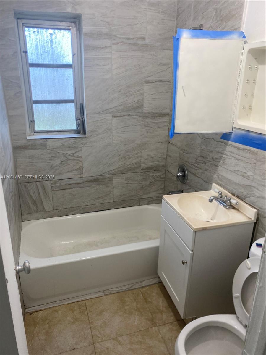 BISCAYNE GARDENS SEC F PA - Residential Lease