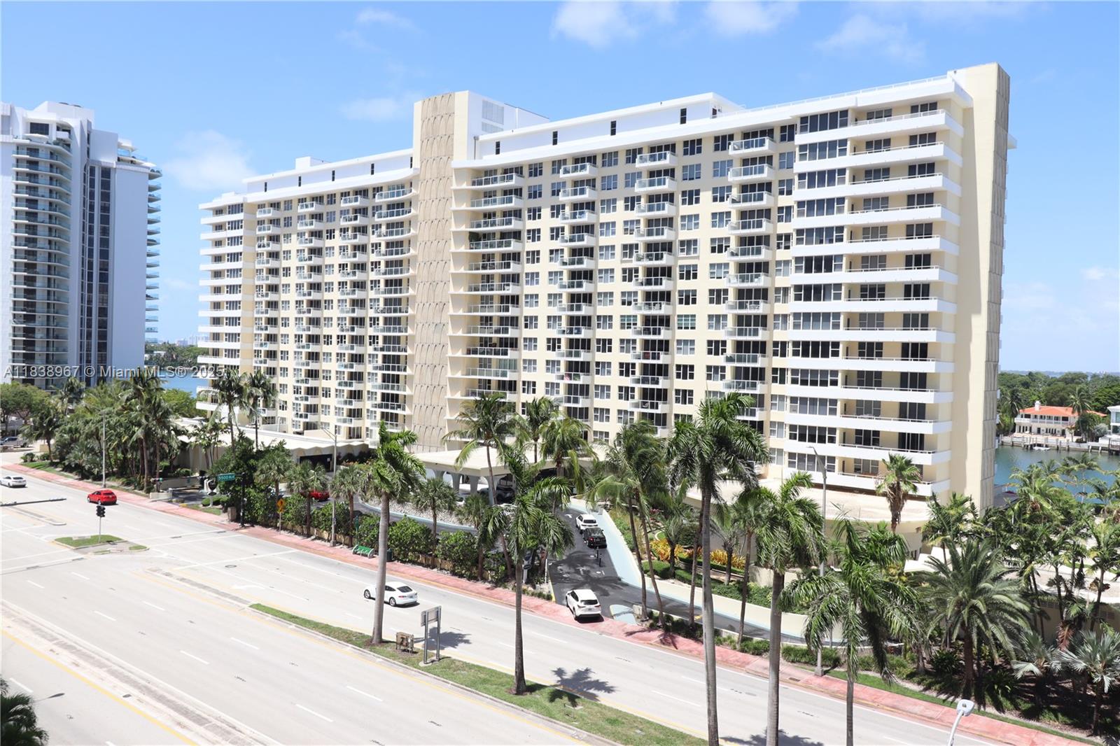 5601 Collins Ave 720