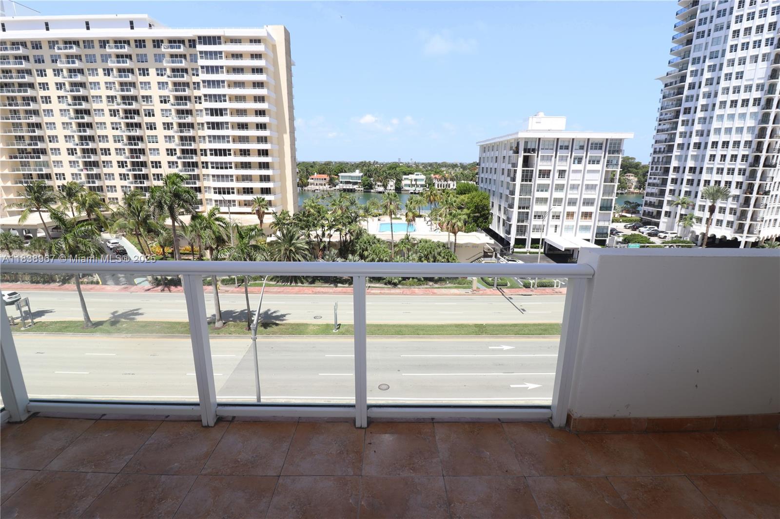 5601 Collins Ave 720