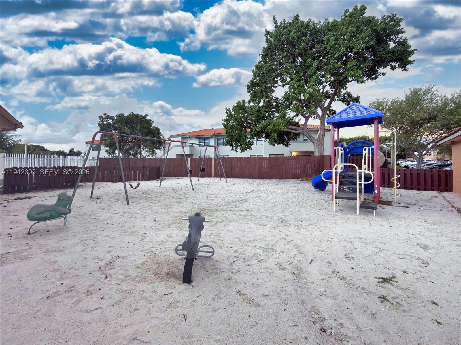 THE SEASONS VILLAS & THMS - Residential