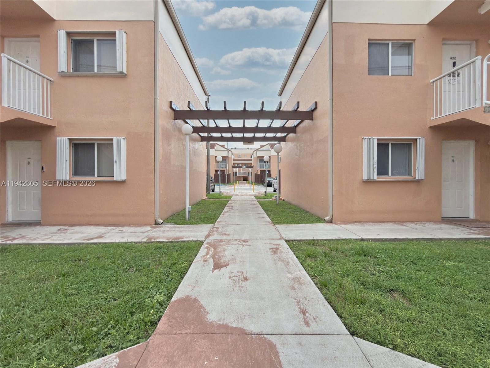 THE SEASONS VILLAS & THMS - Residential