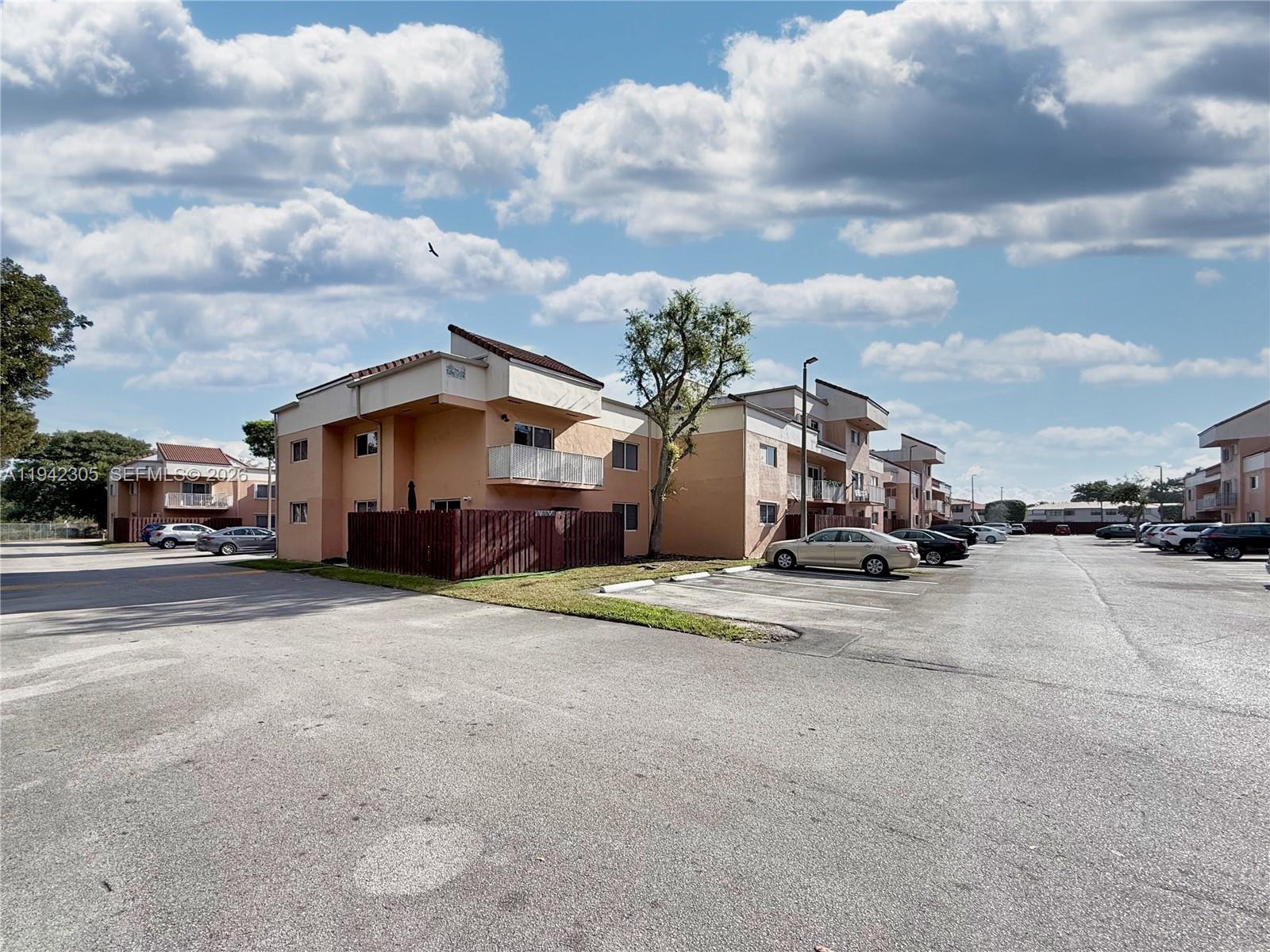 THE SEASONS VILLAS & THMS - Residential