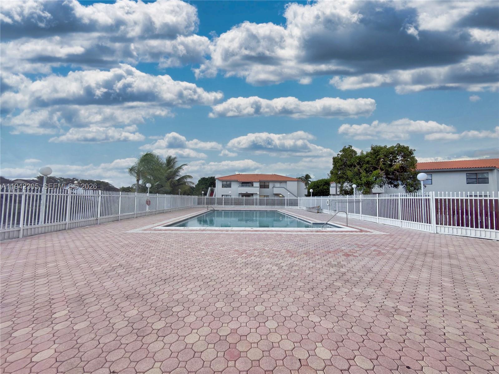 THE SEASONS VILLAS & THMS - Residential