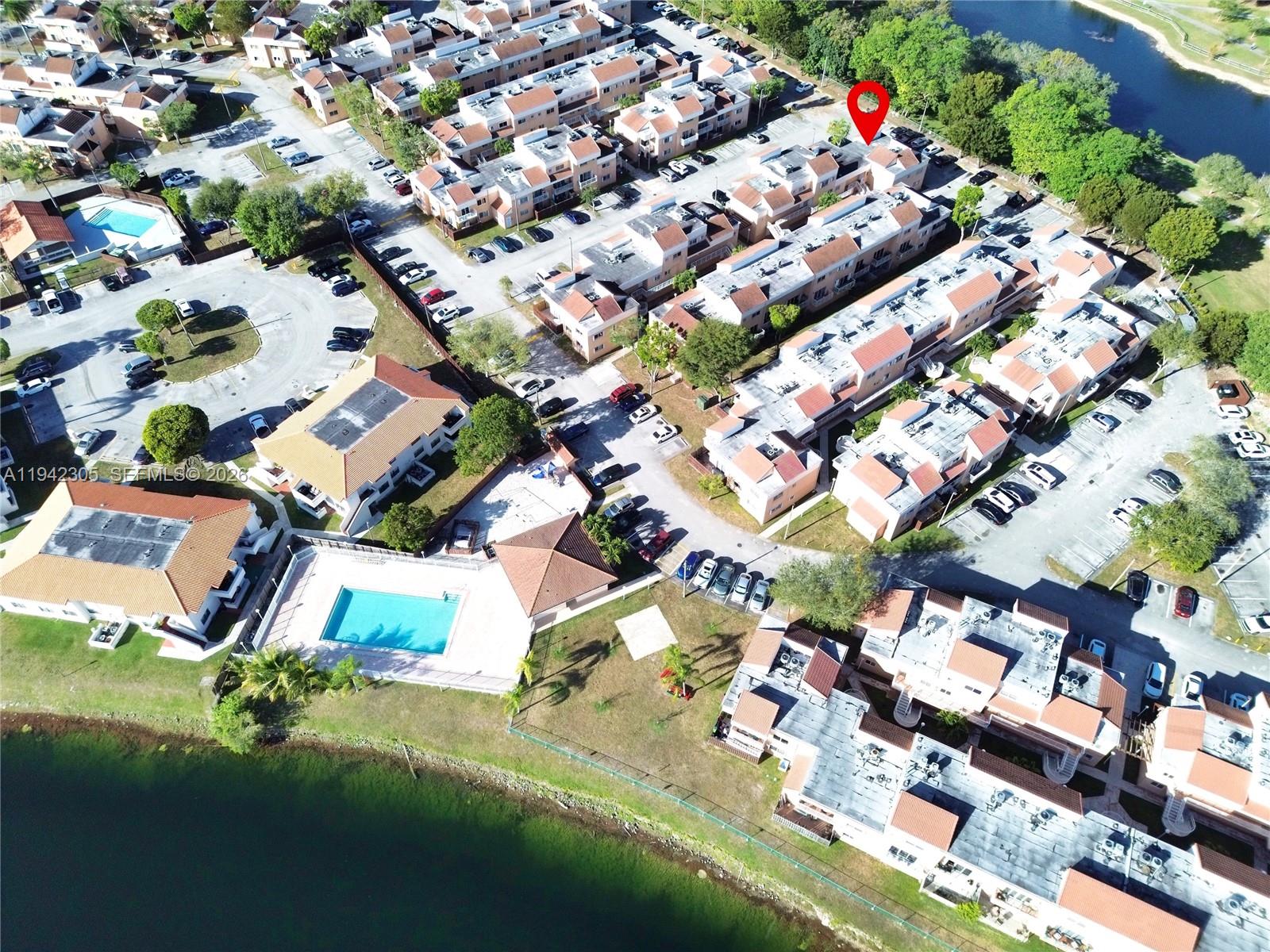 THE SEASONS VILLAS & THMS - Residential