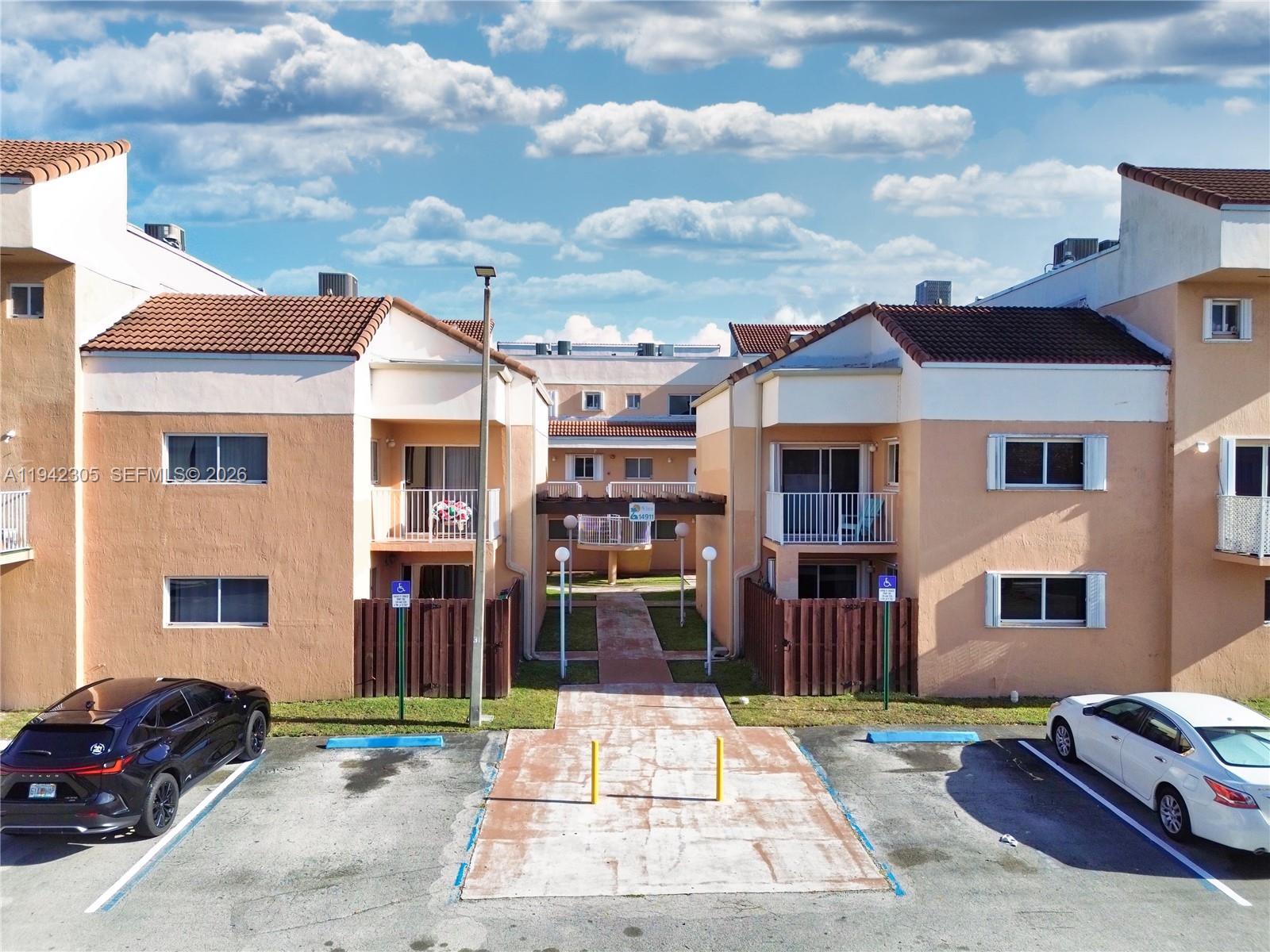 THE SEASONS VILLAS & THMS - Residential