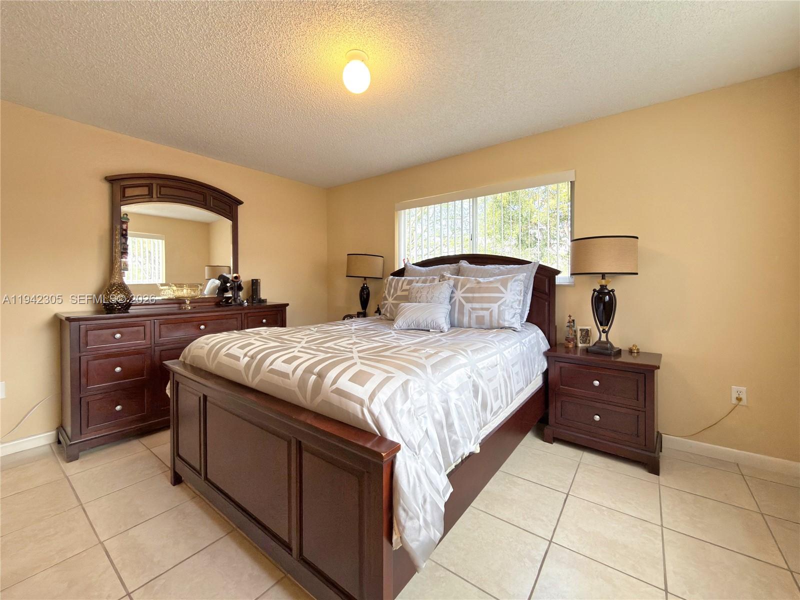 THE SEASONS VILLAS & THMS - Residential