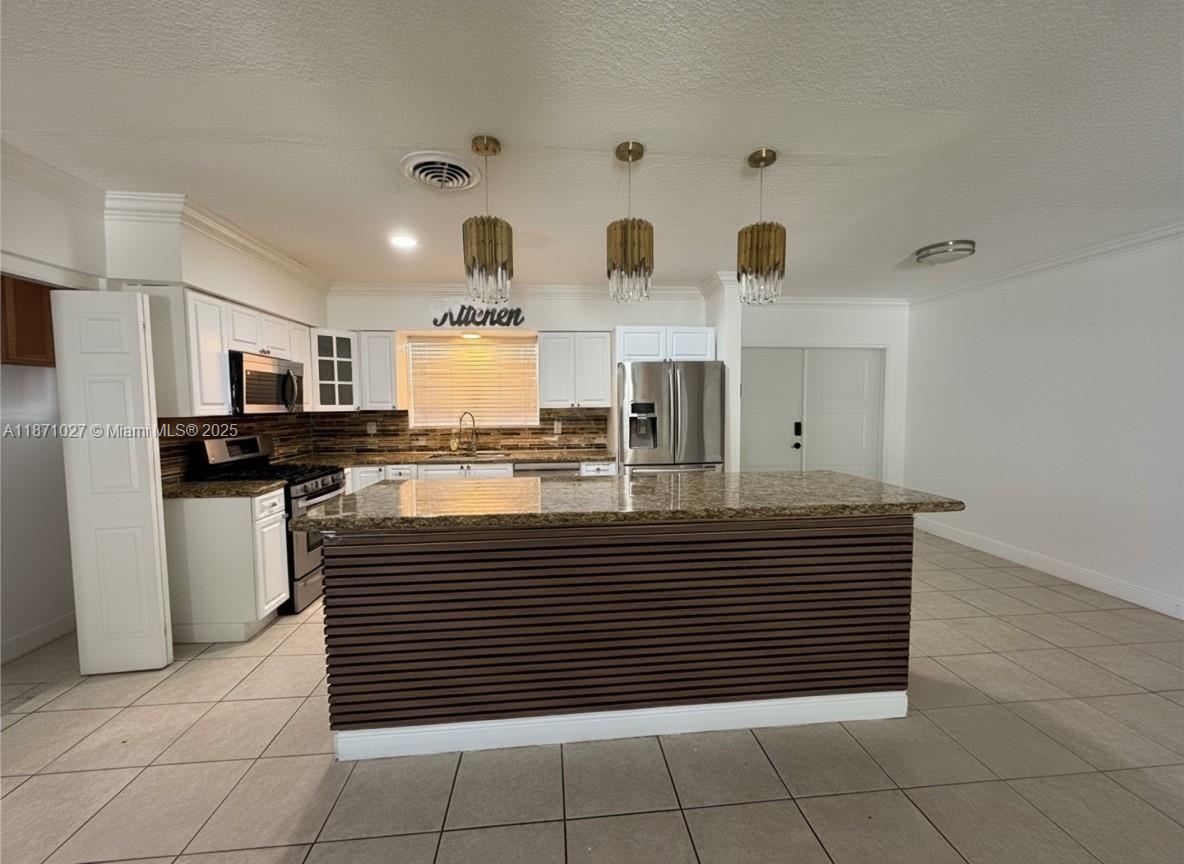 PINE TREE MANOR SEC 1 - Residential