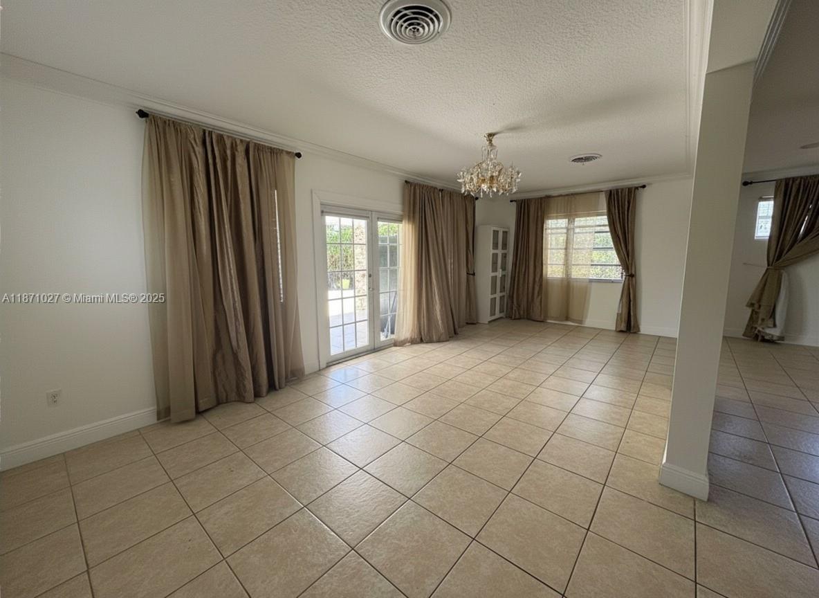 PINE TREE MANOR SEC 1 - Residential