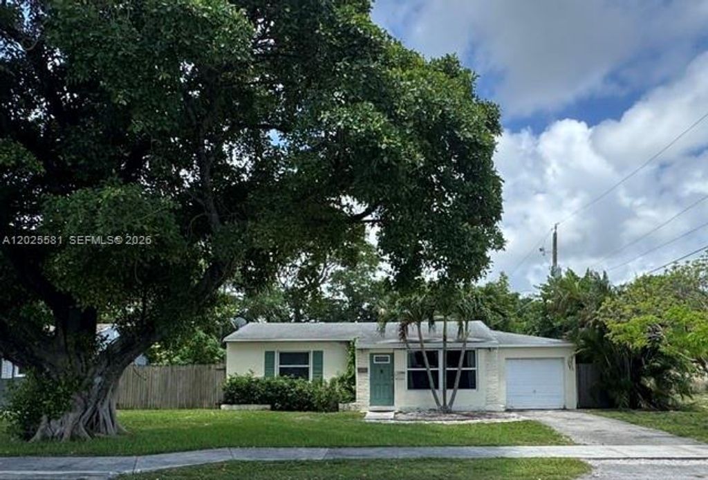 Photo of 1210 S 24th Ter, Hollywood, FL 33020 (MLS # A12025581)
