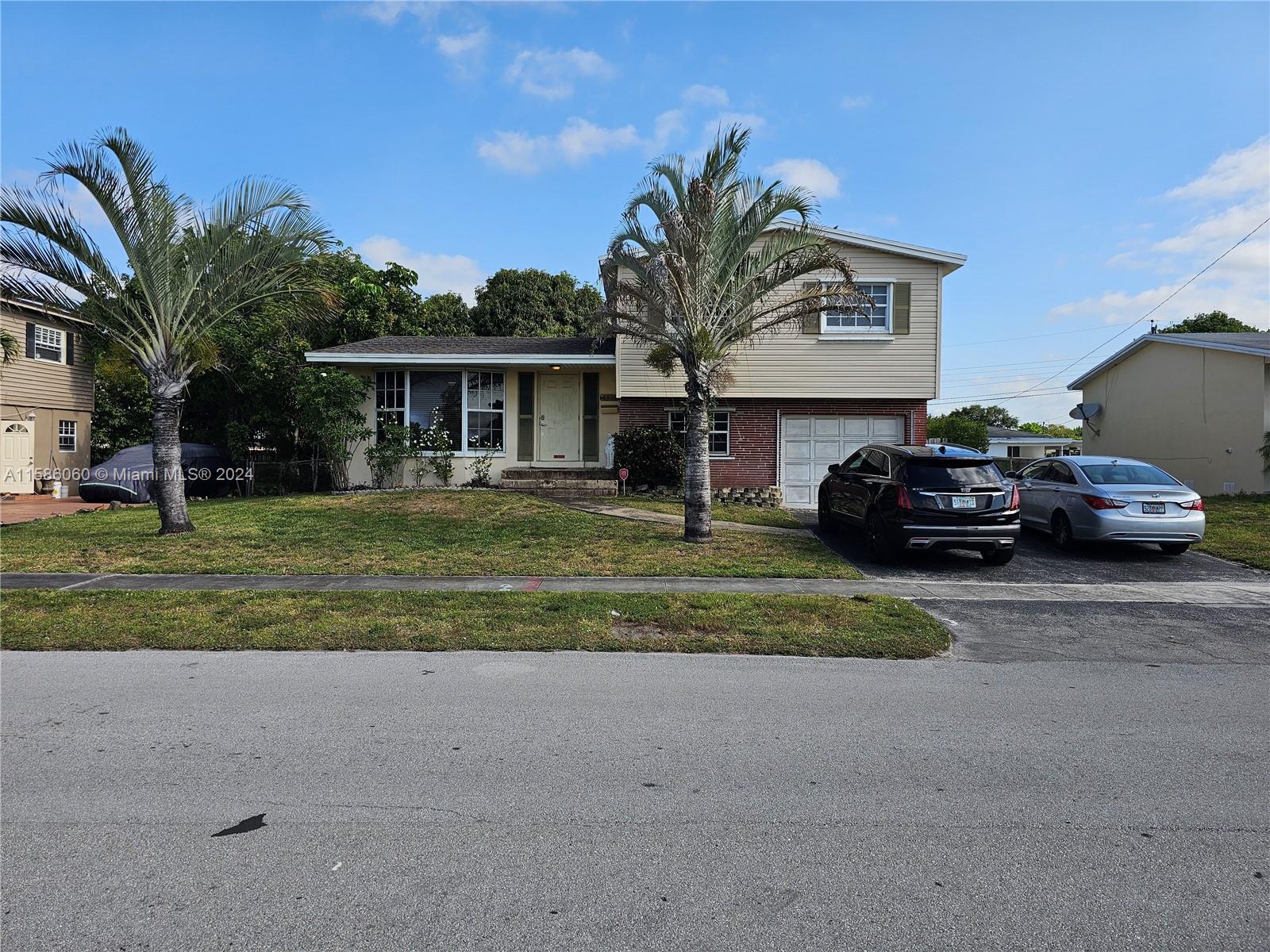 6811 Sw 6th St St, Pembroke Pines, Miami-Dade County, Florida - 4 Bedrooms  
2 Bathrooms - 