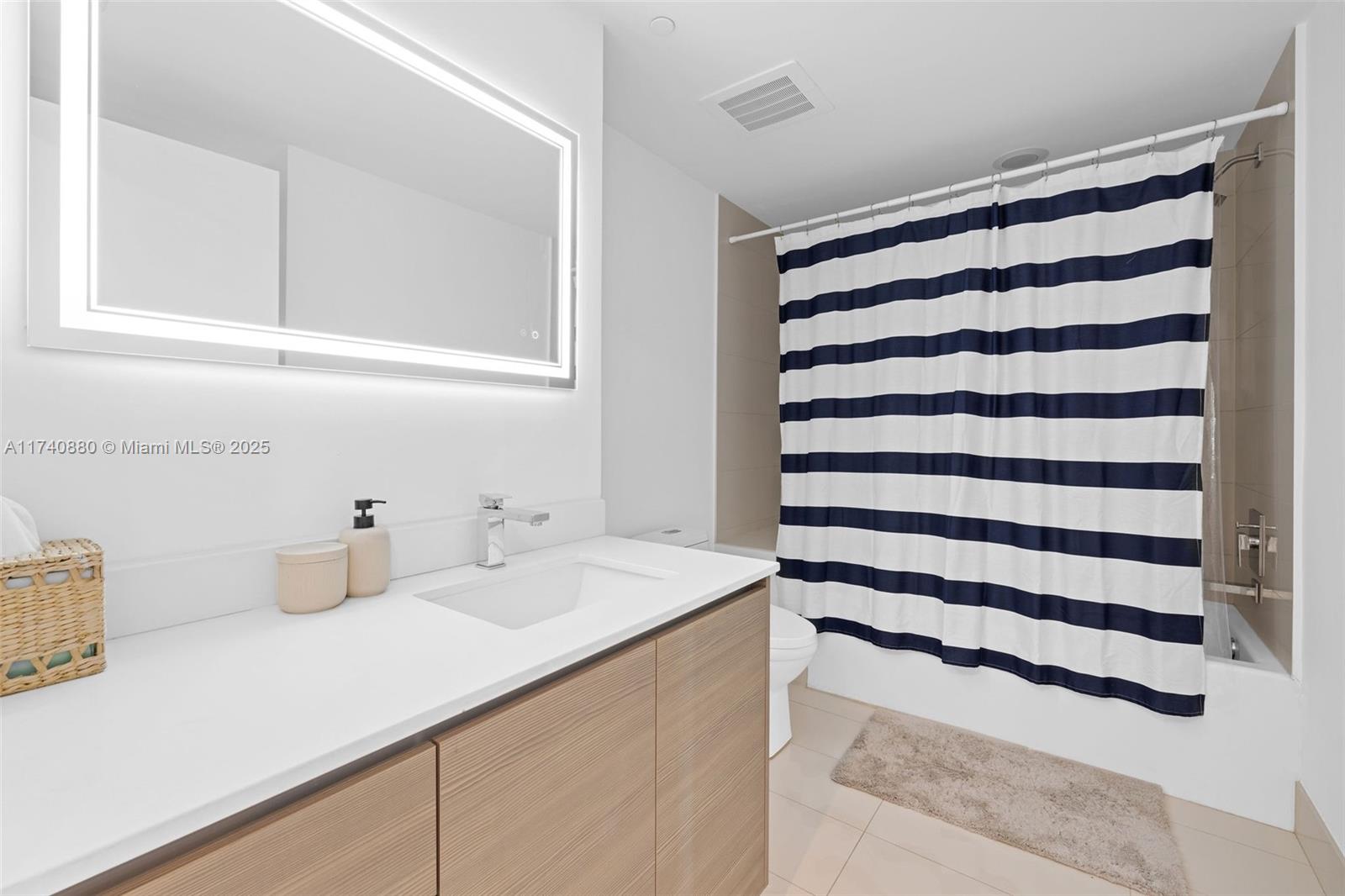 ICON BAY CONDO - Residential