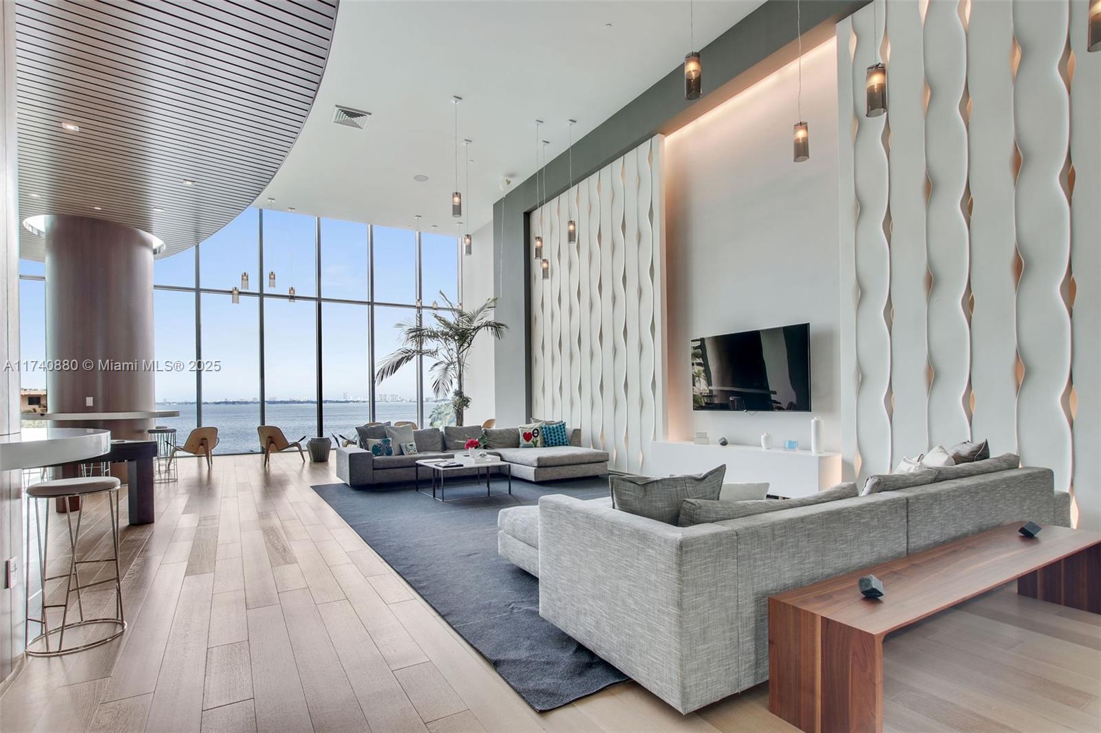 ICON BAY CONDO - Residential