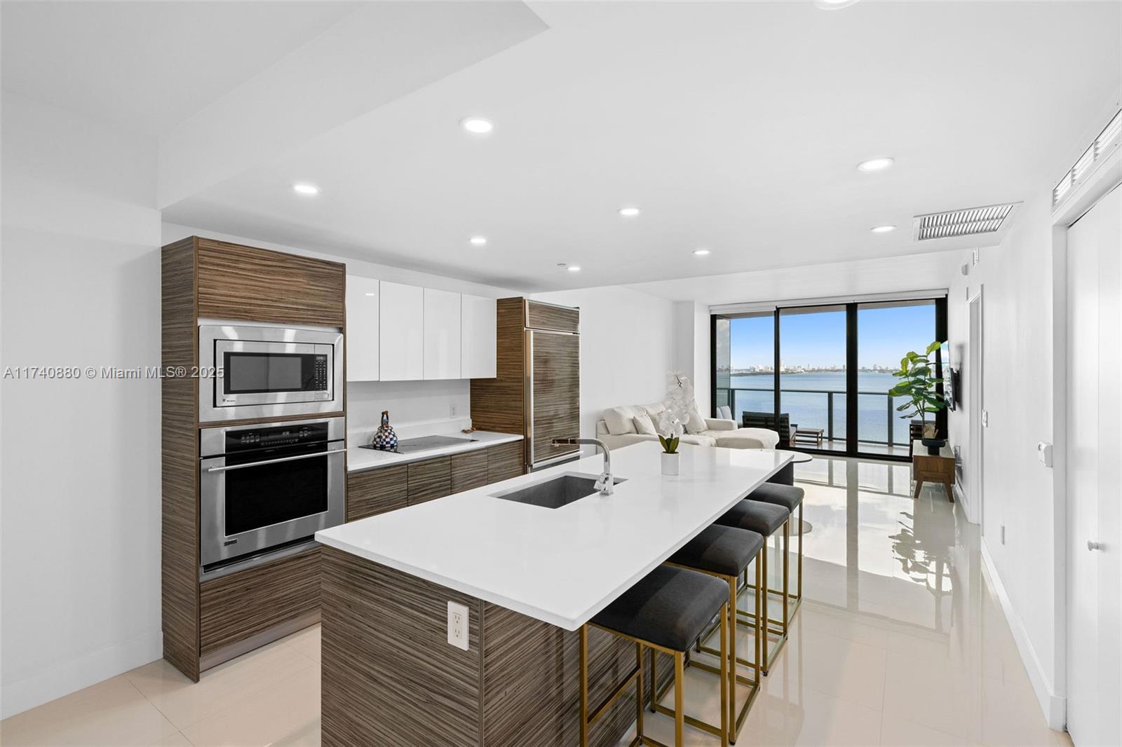 ICON BAY CONDO - Residential