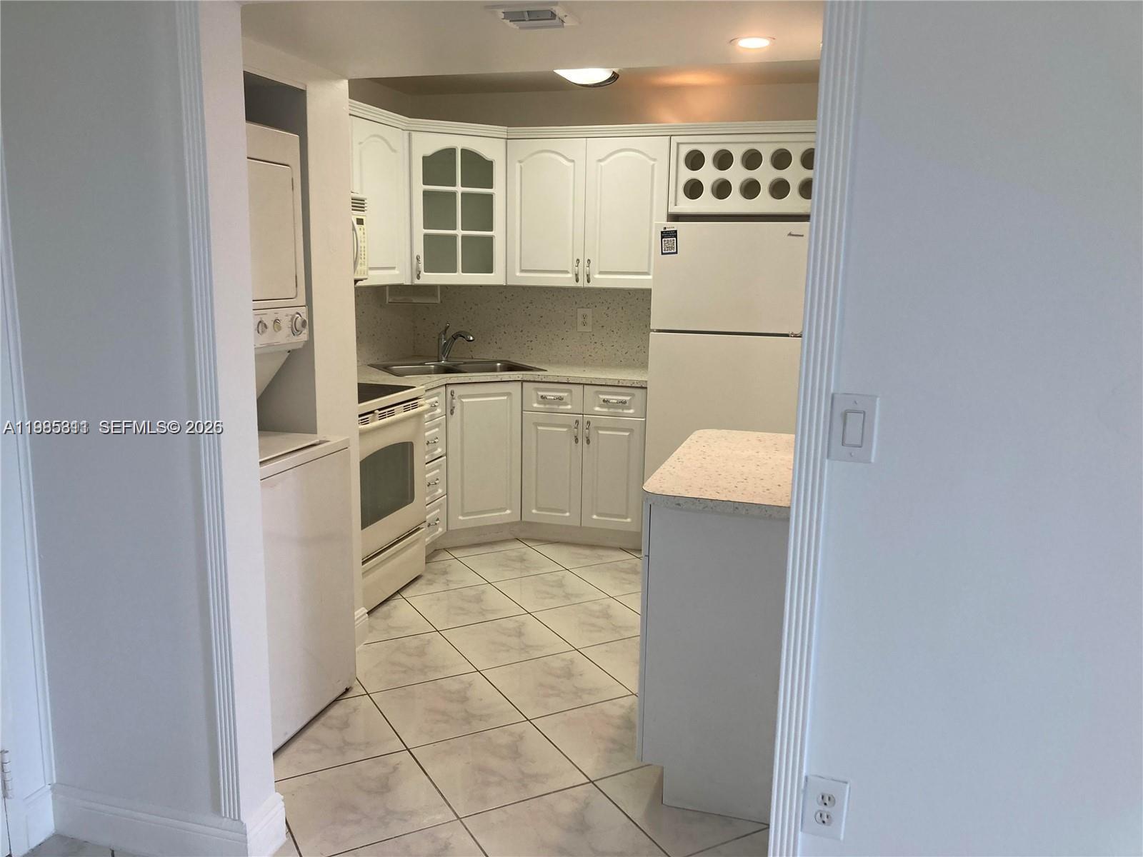 FLAMINGO COURT CONDO - Residential