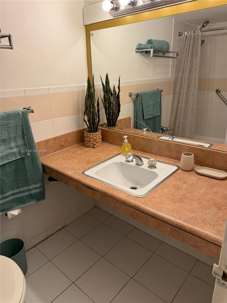 DIPLOMAT GOLF & RACQUET C - Residential Lease