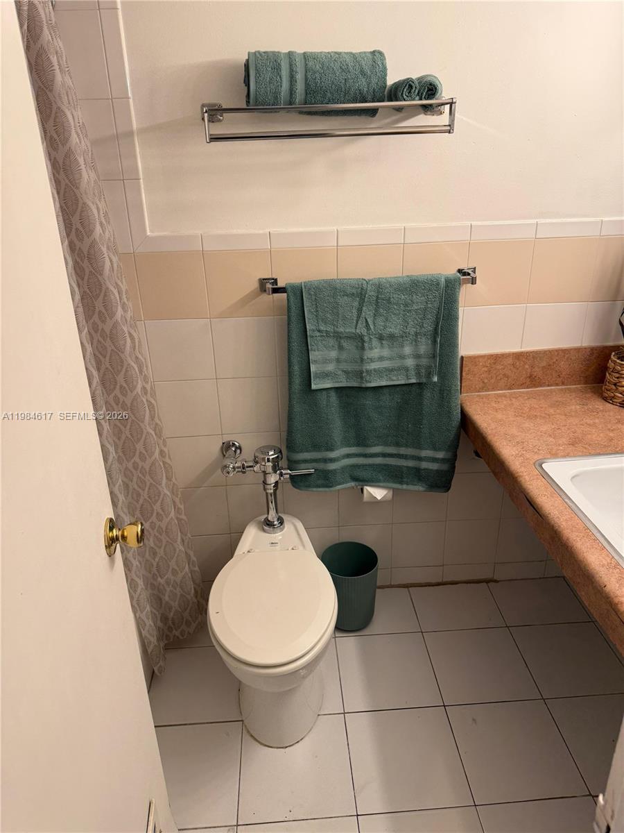 DIPLOMAT GOLF & RACQUET C - Residential Lease