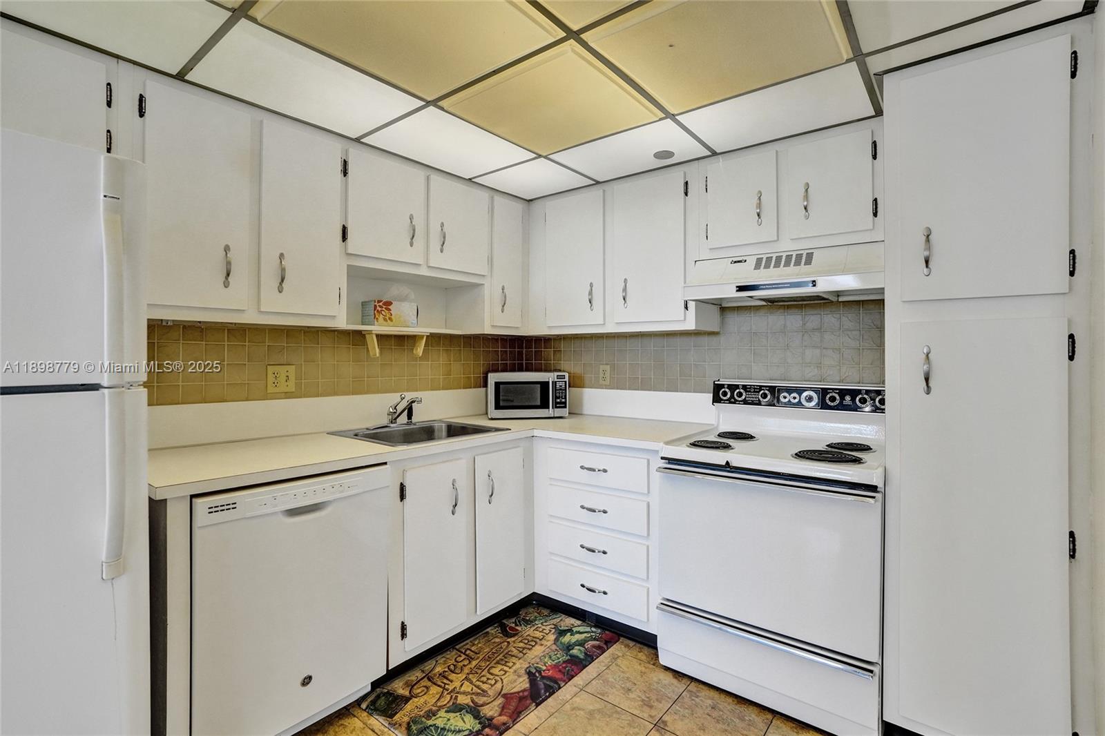 View photos, virtual tours, details... 1200 Saint Charles Pl 413