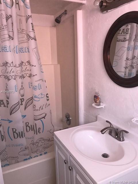 HOLLYWOOD BEACH - Residential Lease