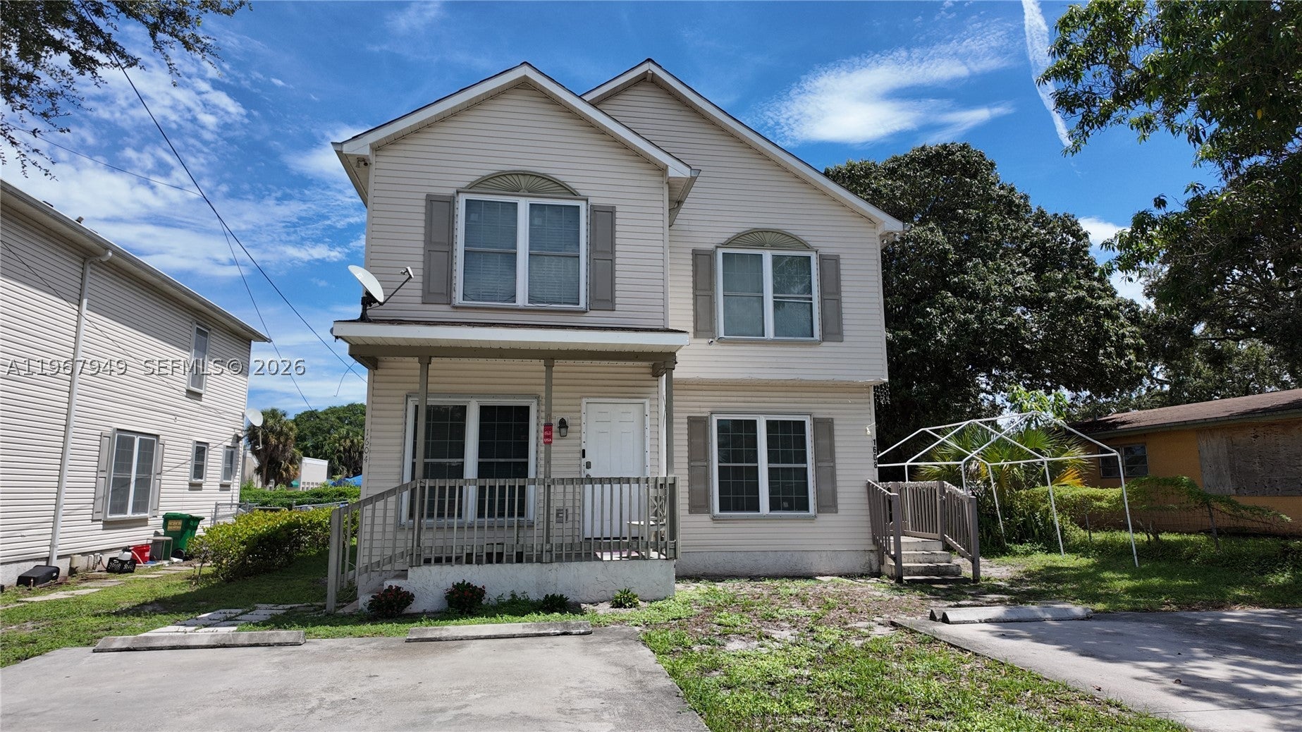 1604 SW 44th Ave