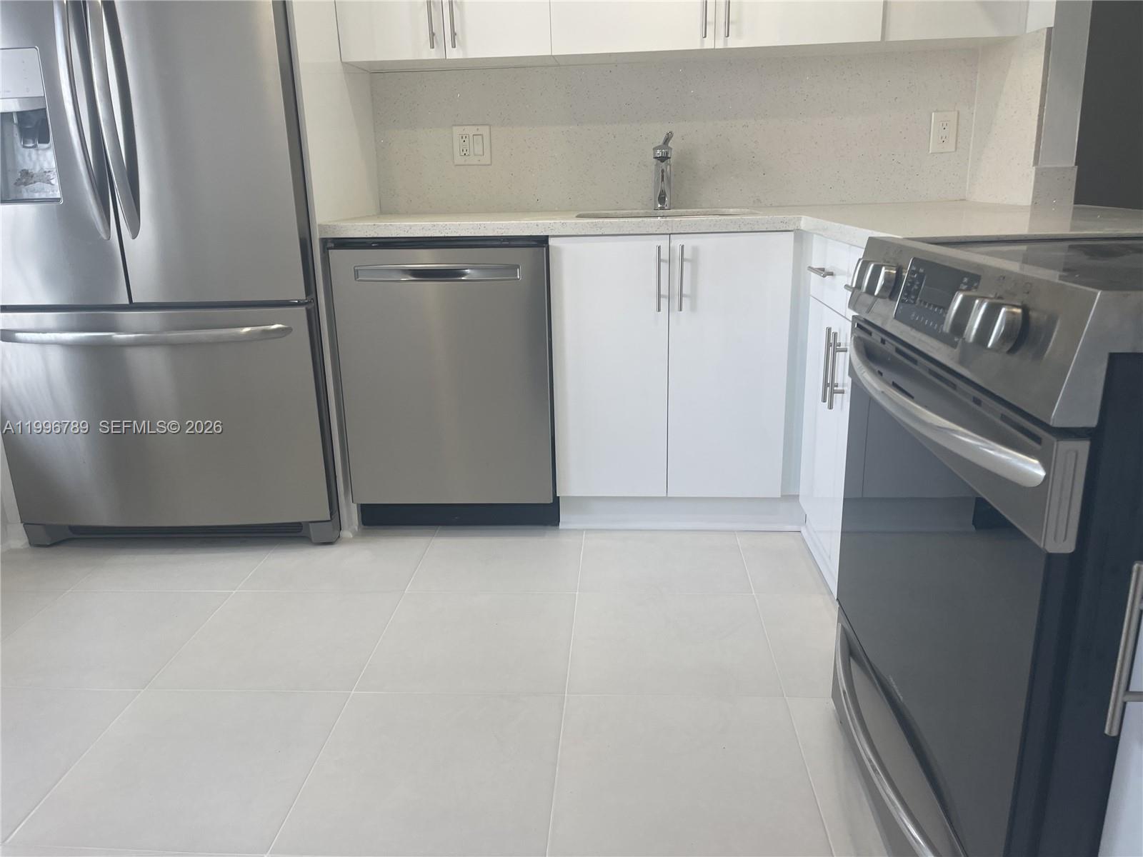 GOLDEN VIEW CONDO - Residential